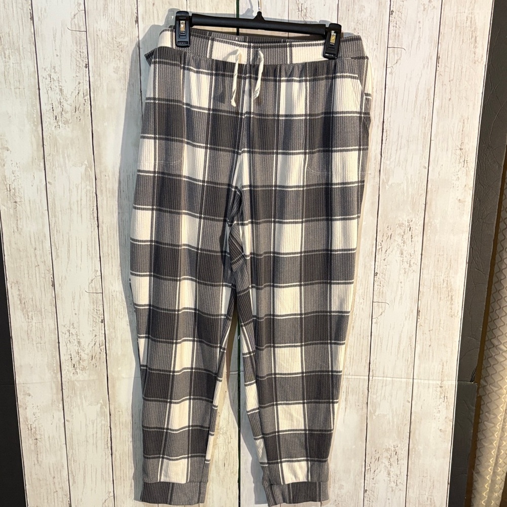 Sonoma Women's Gray and White Plaid Pajama Pants